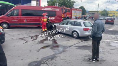 Accident cu microbuz plin de copii în Brașov! 9 persoane, inclusiv copii, duse de urgență la spital!