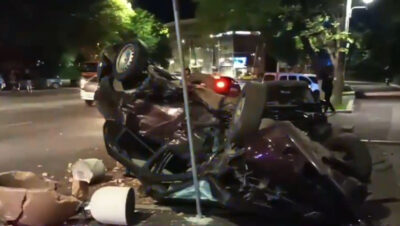 Urmărire ca în filme în București! Mașină furată, răsturnată după impactul cu un autoturism parcat! Ce au descoperit polițiștii după capturarea hoților?