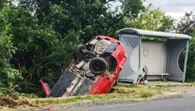 Accident grav în Dolj! Doi tineri răniți după ce mașina s-a răsturnat în timpul unei depășiri riscante!