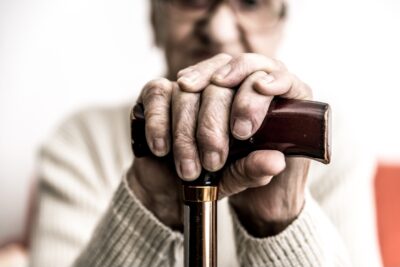 Vești bune pentru pensionari! Statul oferă un ajutor de 700 de lei începând cu 1 iulie 2025 – cine poate beneficia?