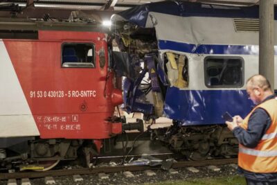 Accident în gara Mărășești! Șase răniți și panică printre pasageri după coliziunea unei locomotive cu vagoanele!