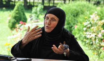 Maica Siluana: „ Atunci când îţi urăşti mama sau tatăl, viaţa este cel mai cumplit chin, pentru că o urăşti în sângele tău, în originea ei!”