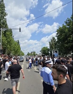 Scene sfâșietoare la înmormântarea lui Ciprian Pian! Familia copleșită de durere, poliția a intervenit de mai multe ori!
