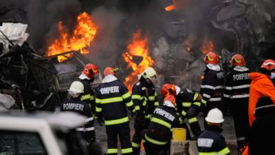 Alertă la Constanța! Incendiu violent cu 9 mașini mistuite de flăcări și risc de explozie!