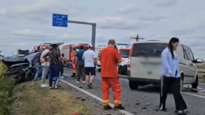 Accident grav pe DE 581 în Vaslui! Cinci persoane, printre care doi copii, transportate de urgență la spital!