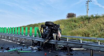 Tânăr de 21 de ani din Piatra-Olt, rănit după ce s-a răsturnat cu mașina pe DEx 12, la limita județelor Olt și Dolj