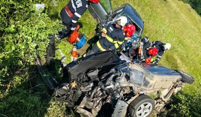 Accident șocant în Satu Mare! Doi tineri răniți după ce un ATV fără permis a fost spulberat de o mașină!