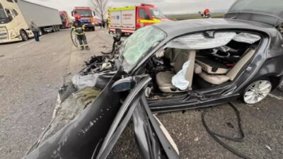 Accident grav pe DN 57! Trei persoane duse de urgență la spital, două mașini făcute praf!