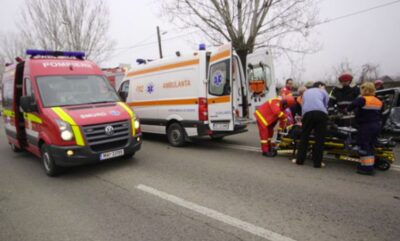 Fetiță de 13 ani lovită de mașină în timp ce traversa neregulamentar împreună cu mama!