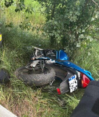 Tragedie pe DJ 601 D! Un tânăr și-a pierdut viața după ce a intrat cu motocicleta într-un copac!