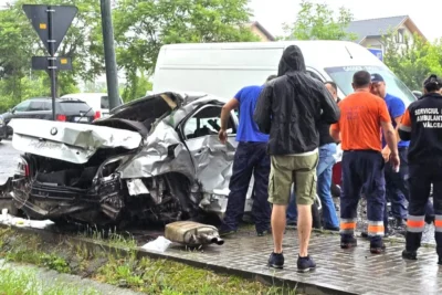 Acum! Grav accident în Râmnicu Vâlcea: o tânără se zbate între viață și moarte!