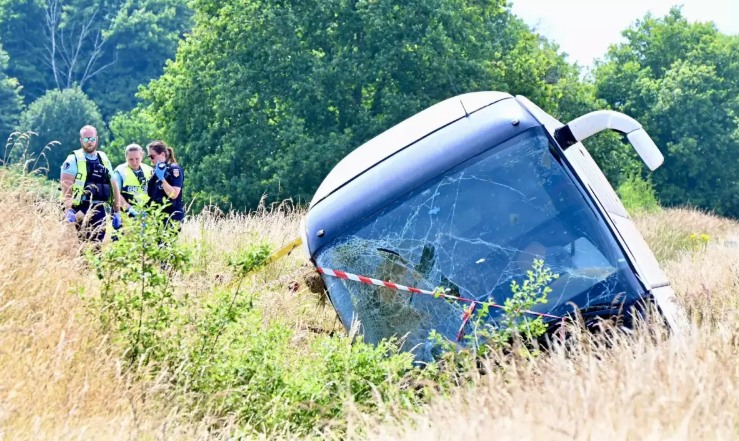 Autocar rasturnat
