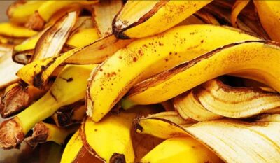 Trucul cu coaja de banana care îți transformă picioarele uscate în catifelate! Iată cum să îl folosești corect