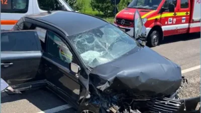 Accident grav pe DN 12A în Harghita! Două persoane încarcerate, trafic blocat complet!