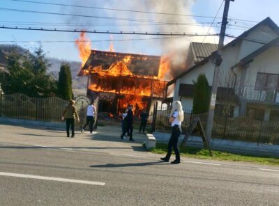 incendiu vila foto