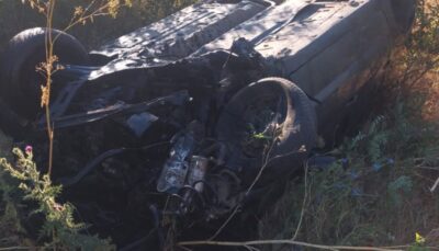 Accident grav în Argeș! Două mașini făcute praf – răsturnare și doi răniți transportați de urgență la spital!