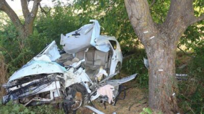 Tragedie rutieră în Anenii Noi: Tânără de 24 de ani moartă după impact cu copacul