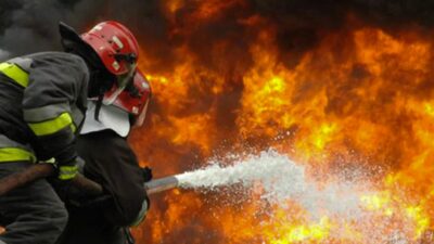 Incendiu violent la adăpostul de animale din Lupeni: bărbat rănit grav, anchetă în desfășurare