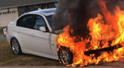 Incendiu violent la o mașină în Argeș: intervenție rapidă a pompierilor