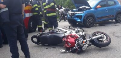 Tragedie pe DN 67! Motociclist mort după ce a intrat într-o mașină parcată!