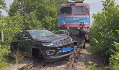Accident grav în zona Pieței Obor! Trenul a lovit o mașină la trecerea la nivel cu calea ferată! Șoferul a scăpat cu viață!