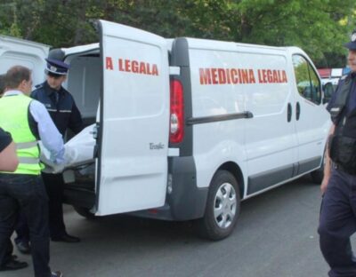 Scandal mortal! Un bărbat înjunghiat în picior a murit după ce a căzut inconștient din mașină!