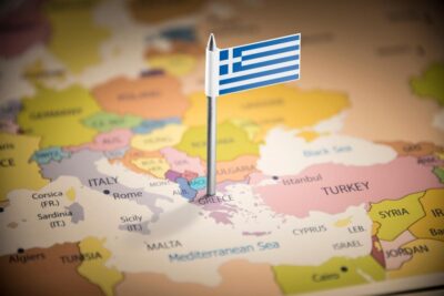 Taxele de drum în Grecia 2025: ghid complet pentru șoferii români și plata online