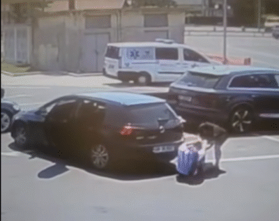 Alertă în Bacău! Doi bărbați au încercat să răpească o femeie în plină zi din parcarea unui supermarket!
