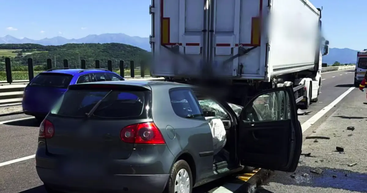accident camion masina autostrada