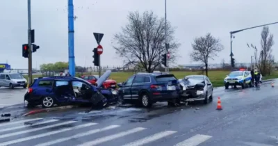 Accident grav pe DN 2, între Bacău și Roman! Patru răniți, unul încarcerat după coliziunea a trei mașini!
