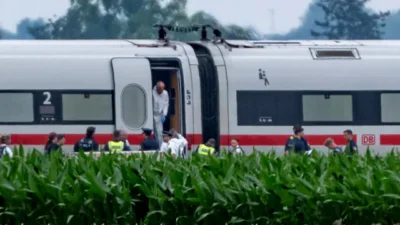 Breaking! Atac cu toporul și ciocanul într-un tren între Hamburg și Viena! Cinci răniți, atacatorul arestat!