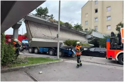 Accident grav în Linz: Pod pietonal prăbușit peste camion, două persoane rănite grav