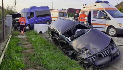 Accident teribil pe DN5: dubă și mașină se ciocnesc, trei bărbaţi grav răniţi