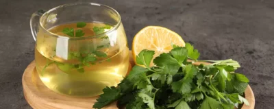 Ceaiul din rădăcină de pătrunjel protejează rinichii — beneficii, dovezi și avertismente
