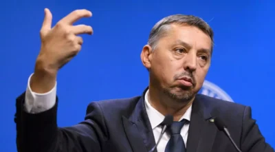 Ministerul Educației dă lovitura: Toți elevii cu media egală vor primi bursă de merit în 2025-2026 – schimbarea care zguduie școlile!