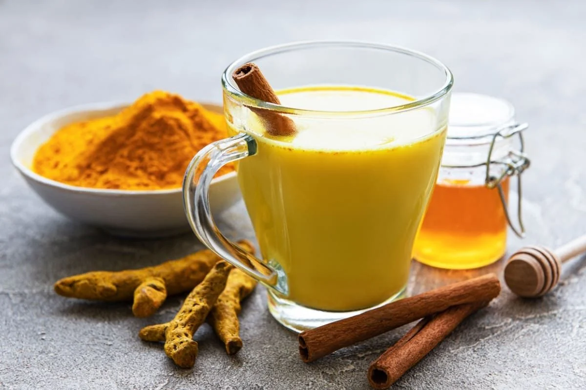 Laptele cu usturoi si turmeric