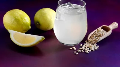 Apa de orez: Beneficii dovedite pentru piele, păr și calmarea iritațiilor