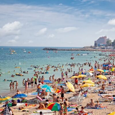 Șoc pe litoral! 80.000 de turiști au profitat de ultima zi a verii înainte ca hotelurile să înceapă să se închidă!