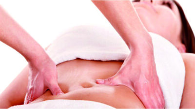 Nu o să-ți vină să crezi ce se întâmplă când faci masaj abdominal zilnic timp de 15 minute!