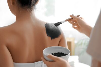 Nămolul sapropelic de Techirghiol: tratament natural eficient pentru reumatism și piele sănătoasă
