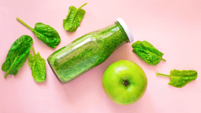 Smoothie detoxifiant cu mere și pătrunjel: beneficii pentru ficat, rinichi și imunitate
