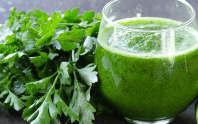 Sucul de pătrunjel: beneficii pentru detoxifiere, rinichi și sănătatea inimii