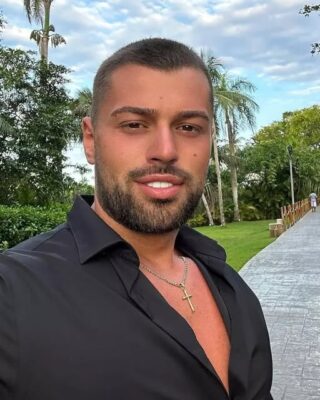 Teo de la „Insula Iubirii” face profituri uriașe din afaceri cu toalete ecologice