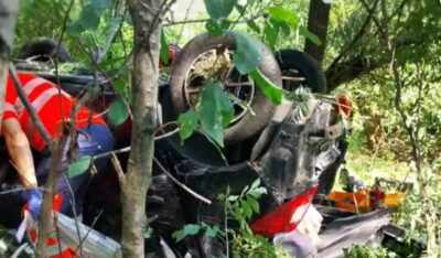 ȘOCANT! Doi soți și-au pierdut viața după ce mașina lor a căzut într-o râpă de 15 metri – Imagini terifiante surprinse de o cameră de supraveghere!