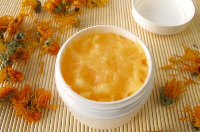 Crema de gălbenele fără conservanţi: rețeta naturală care vindecă pielea în 6 pași