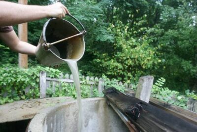 Fântâna din Pocreaca, sursă vitală de apă, contaminată în urma unui conflict local