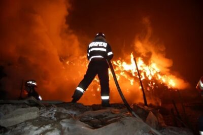 Incendiu de vegetație devastator în Timișoara: 5 hectare arse și amenințare la căile ferate