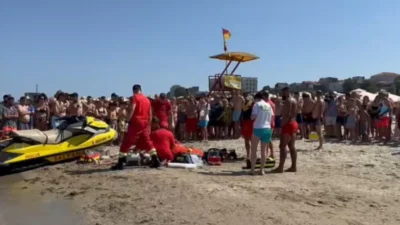 Bărbat de 35 de ani a murit la Jupiter după ce a sărit în mare să-și salveze fiul, în condiții periculoase