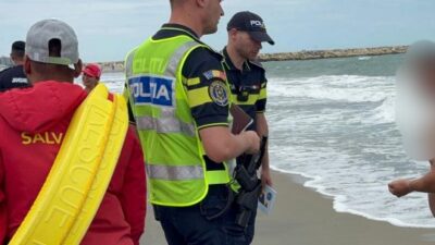 Alertă pe litoral: Turist încătușat după ce a ignorat steagul roșu și a sfidat valurile ucigașe!