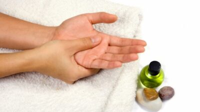 Descoperă secretul japonez care te ajută să adormi în doar 5 minute – masajul palmelor care schimbă tot!